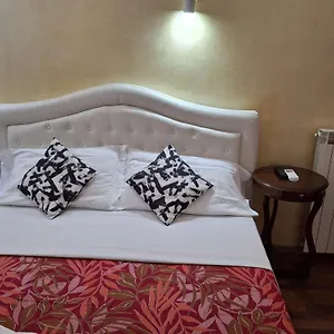https://max-house-2.it-romehotels.com